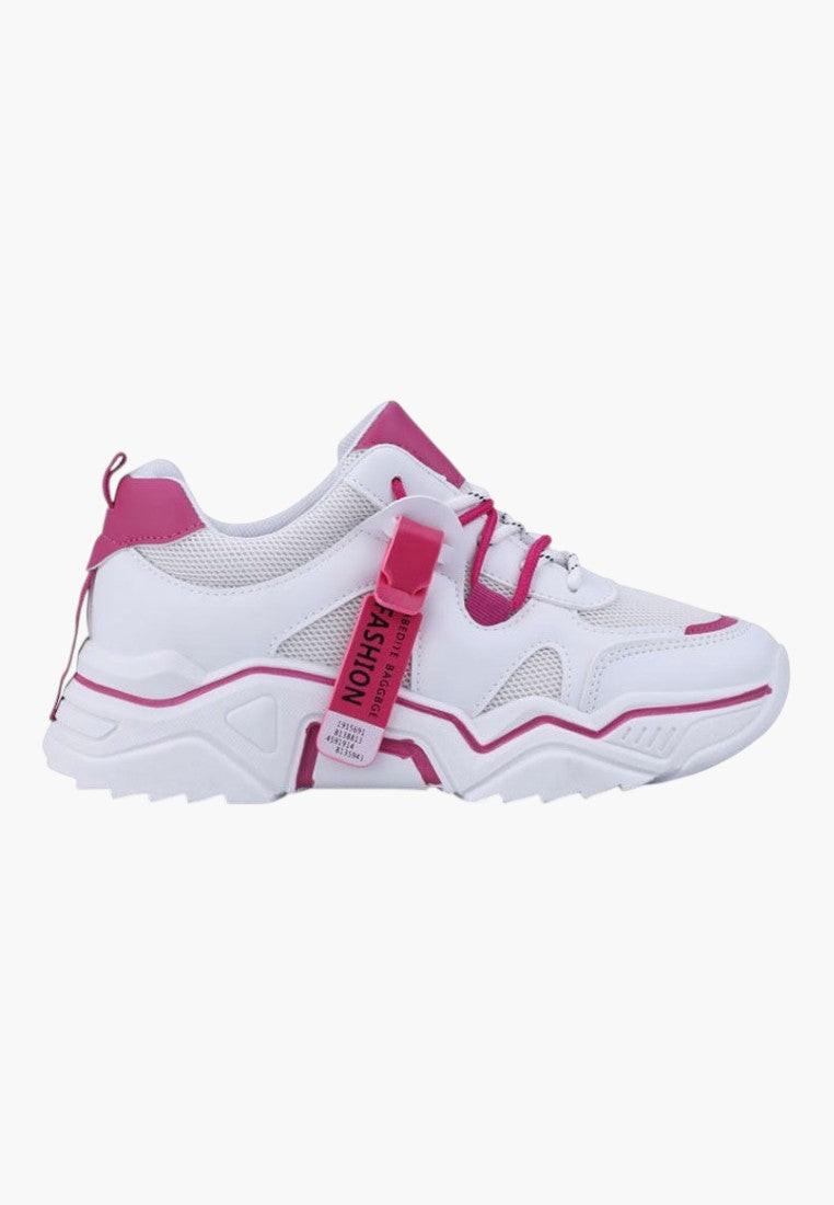 Biało różowe sneakersy z siatkowymi wstawkami, widok z boku