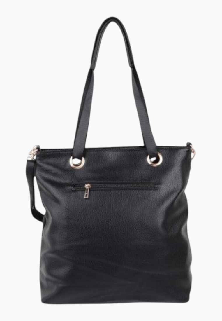 Front view of the czarnej torebki shopper z zamkiem i złotymi detalami na białym tle.