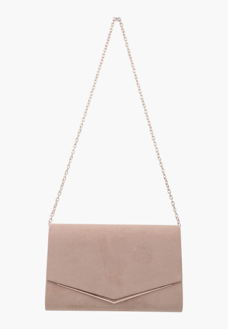 Front view of a camel faux leather envelope clutch with a gold chain strap.