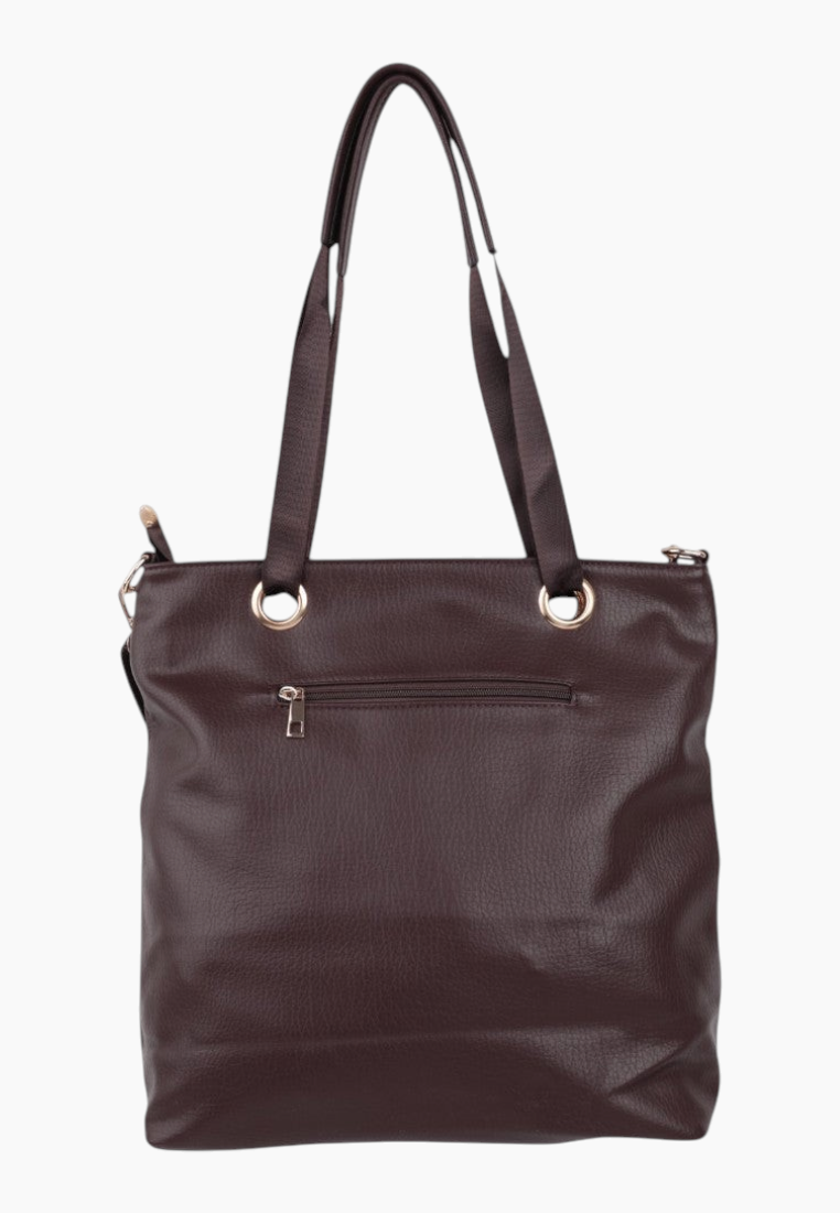 Front view of the brązowa torebka shopper z zamkiem i dwoma uchwytami na białym tle.