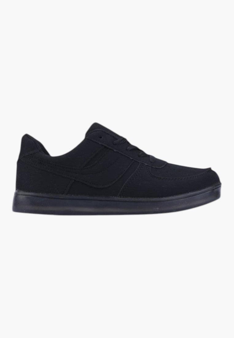 Czarne buty damskie sportowe z ekozamszu, widok z boku, minimalistyczny styl.