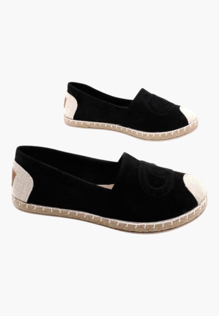 Czarne espadryle damskie z ekozamszu, widok z przodu.