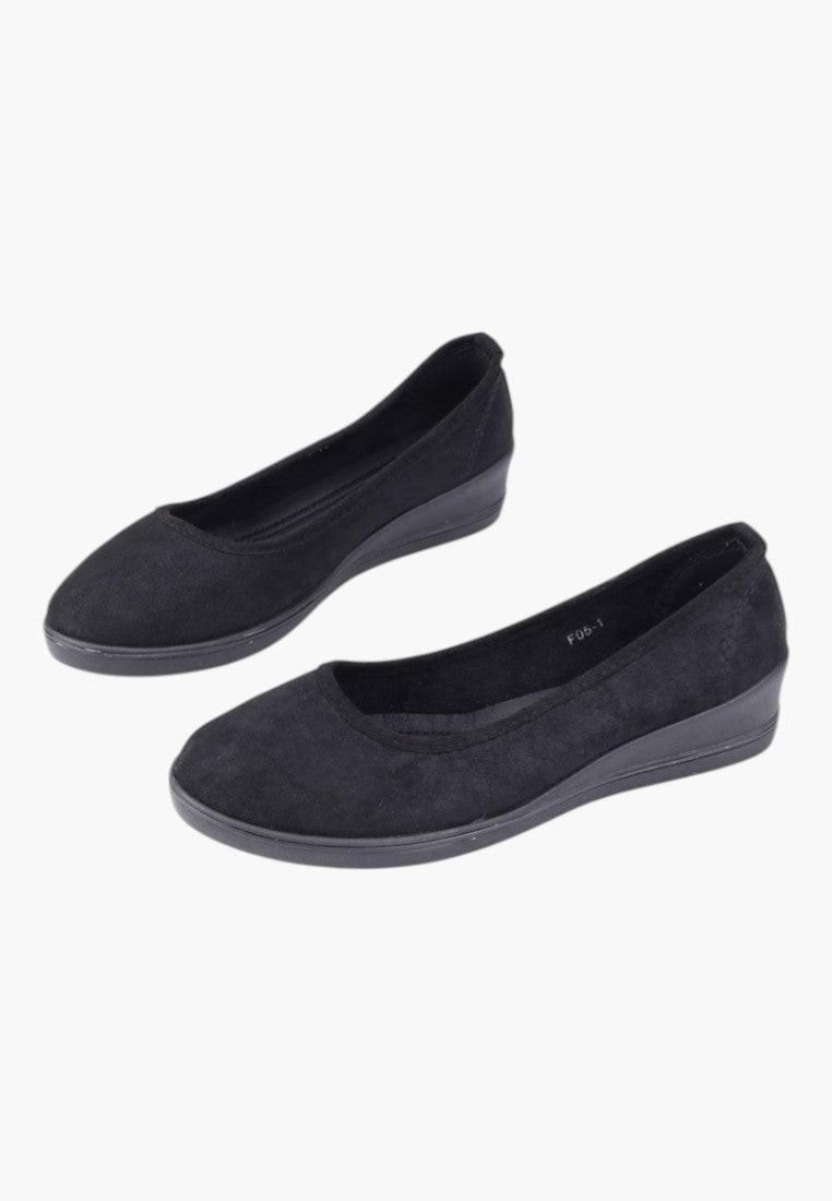 Czarne tenisówki damskie na koturnie w stylu casual, widok lifestyle
