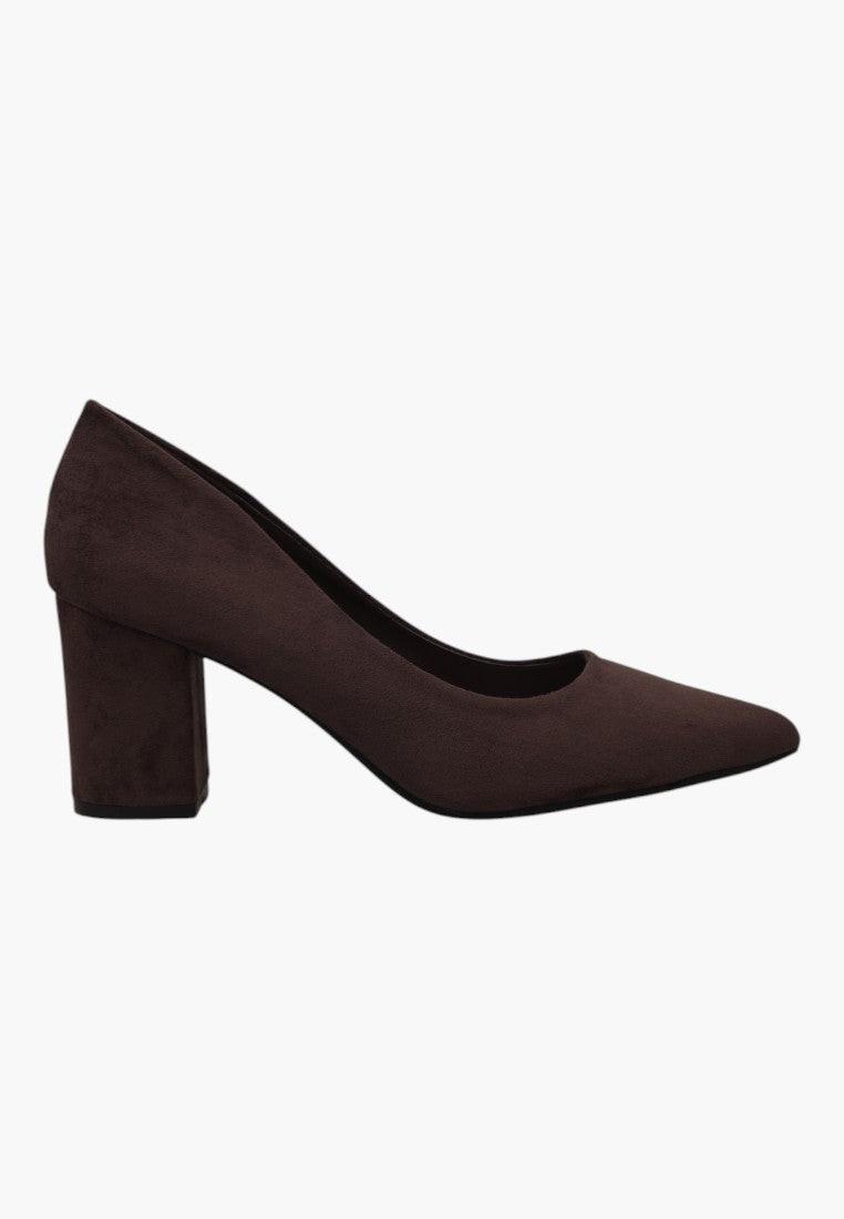Widok boczny brązowych czółenek damskich z chunky heel i gładką teksturą