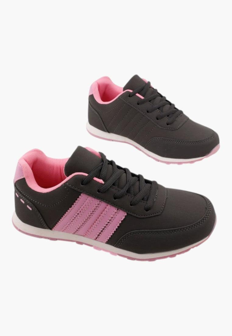 Damskie buty sportowe w szaro-różowym kolorze, widok z boku z wiązaniem.