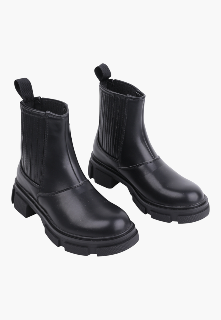 Falio black ankle boots with a chunky lug sole and elastic side panels for a stylish autumn and winter look