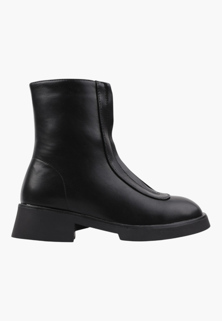 Falio black insulated women's ankle boots made of eco-leather with a chunky sole for autumn and winter