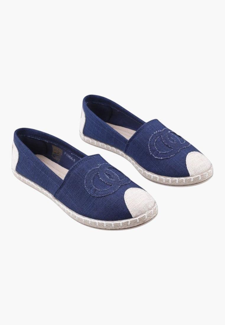 Granatowe espadryle damskie z materiału, widok z boku.