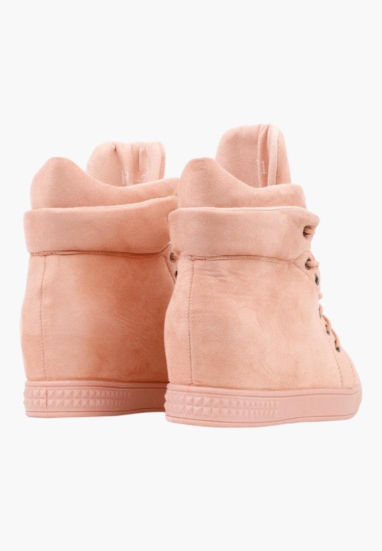 Różowe sneakersy damskie z ekozamszu, widok z tyłu, sznurowane.