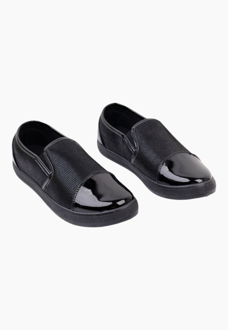 Front view of black slip-on shoes with smooth finish and elastic band.