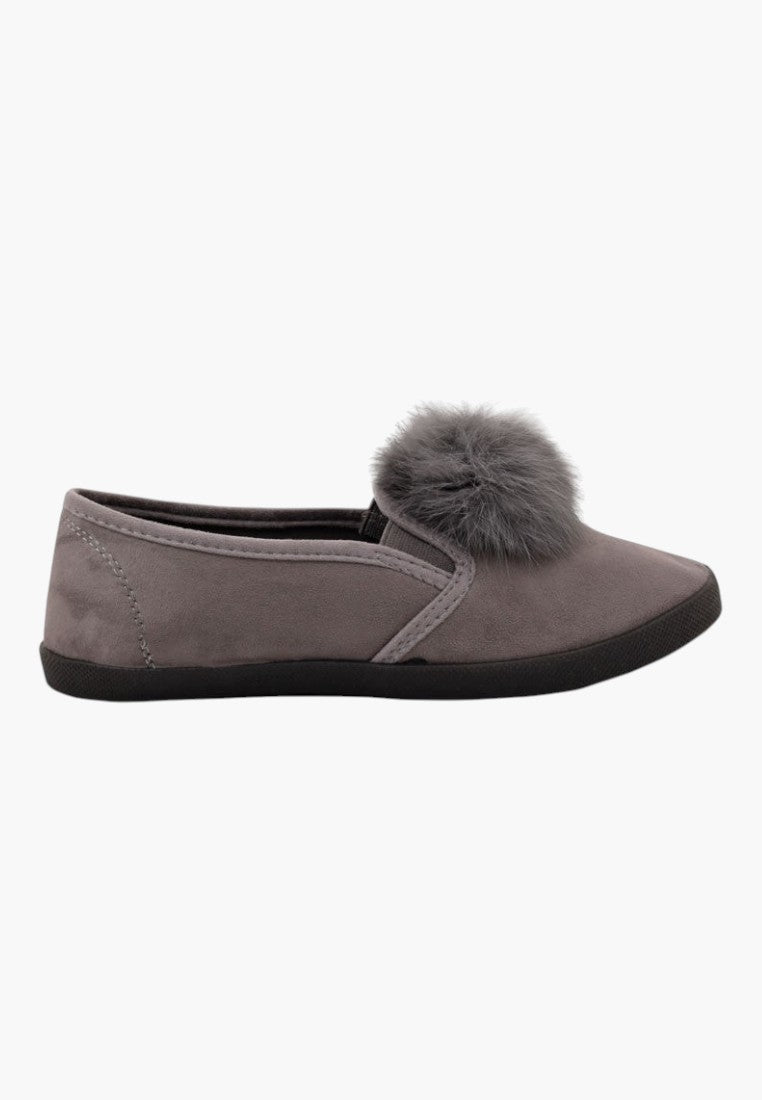 Ciemno szare slip on tenisówki, widok z boku