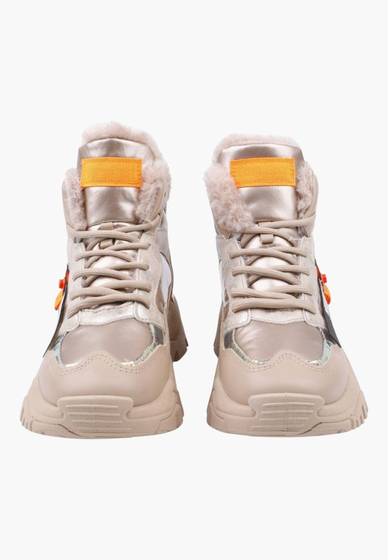 Beżowe ocieplane sneakersy damskie, widok z przodu.