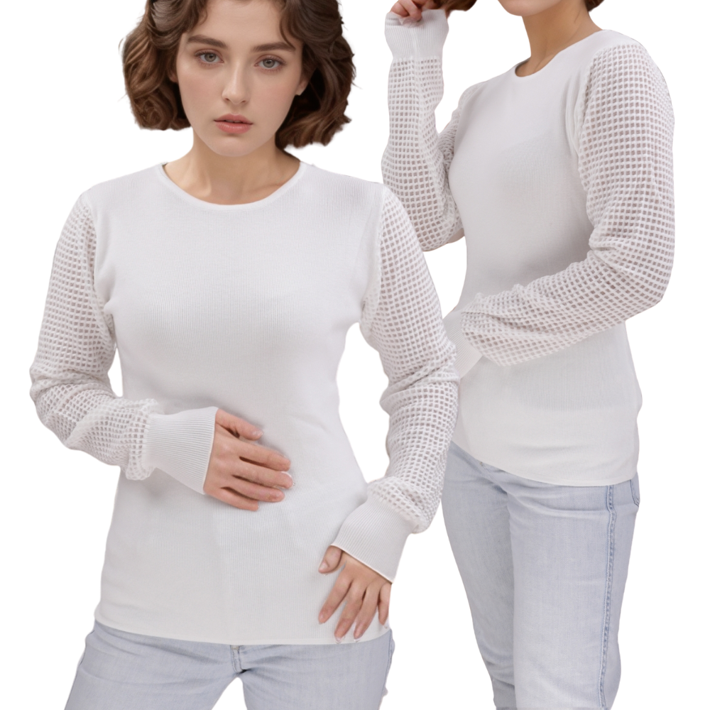 Stylowy sweter damski w białym kolorze, widok w stylu życia, długie rękawy.