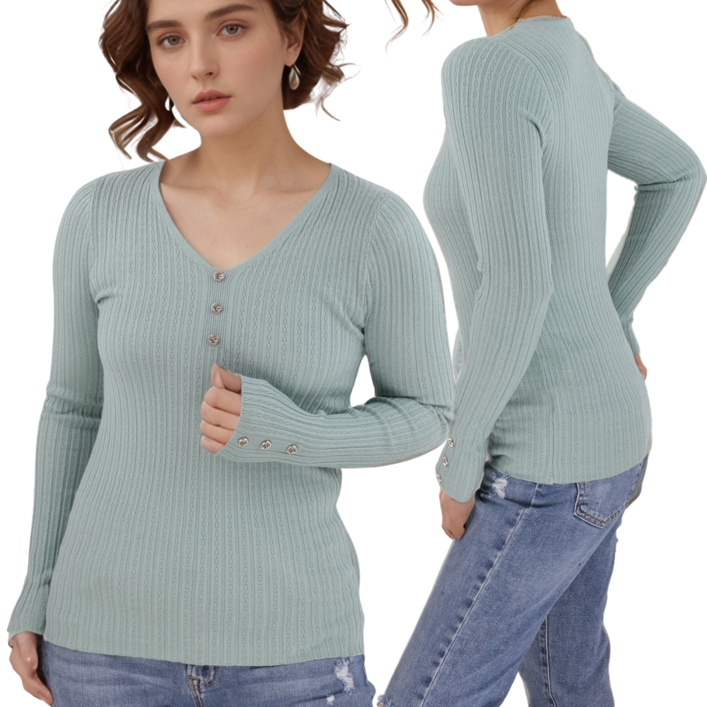 Stylowy sweter damski w jasnoniebieskim kolorze, widok w stylu życia.