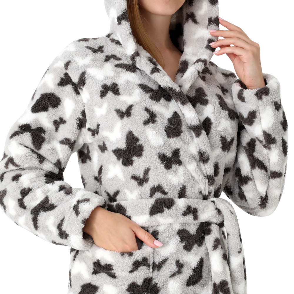 6a76fe6c865f8387603bbd8bd769e645