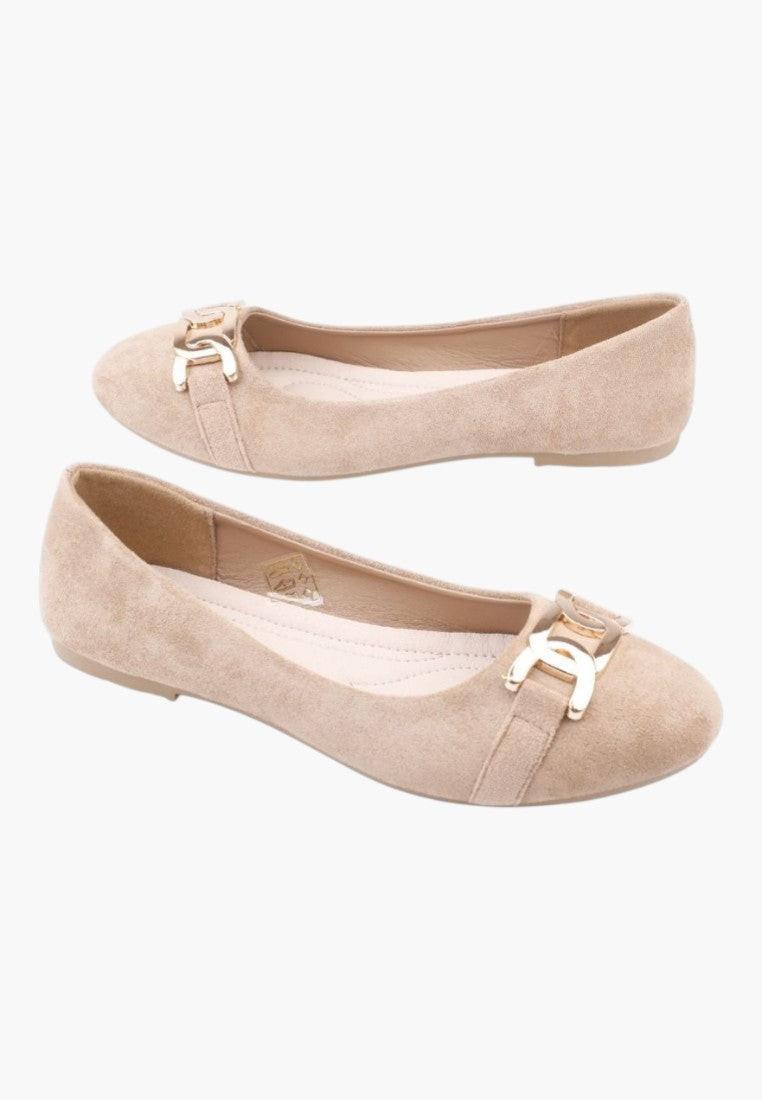 Front view of beige ballet flats highlighting the gold chain decoration