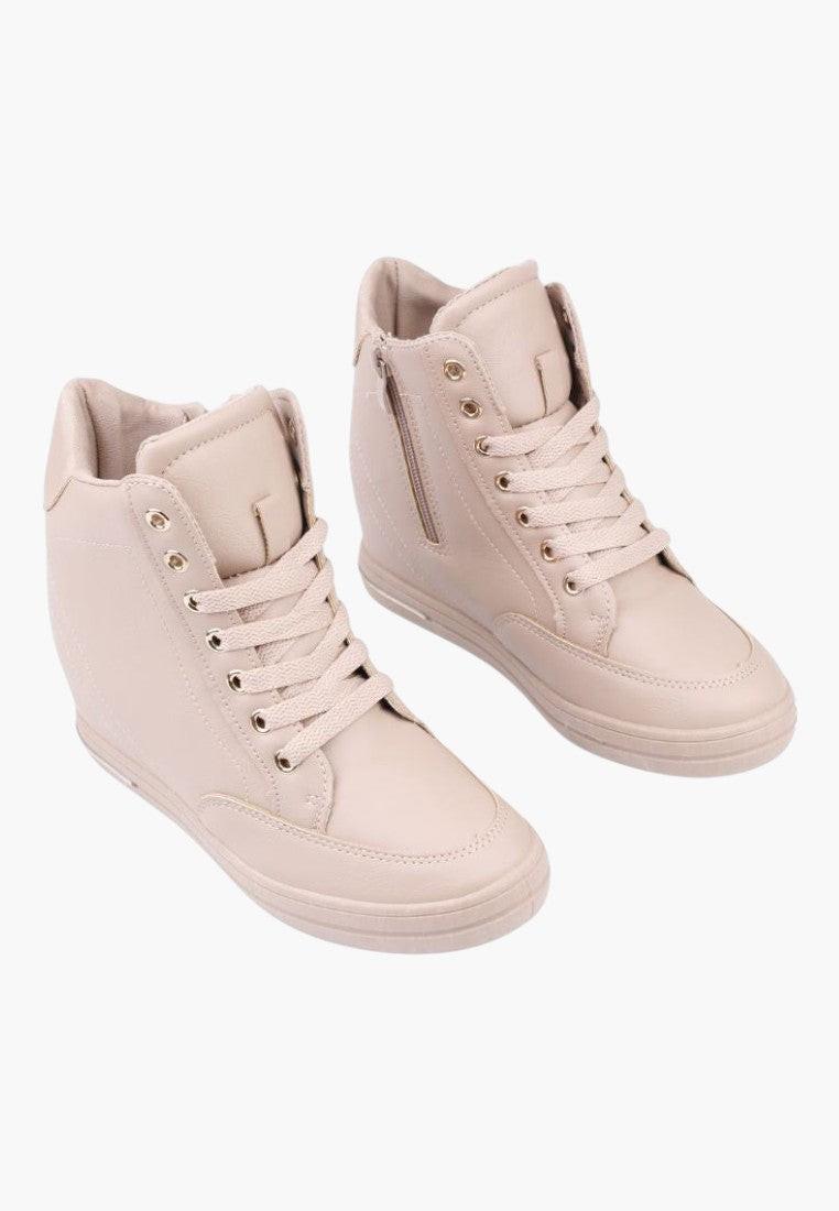 Przednie ujęcie beżowych sneakersów damskich z zapięciem na suwak.