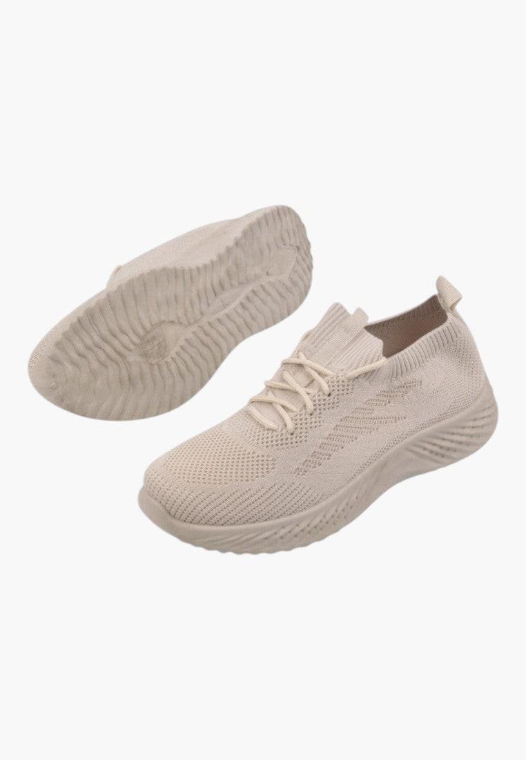 Beżowe sneakersy z sznurowaniem i gładkim wierzchem, widok z boku.