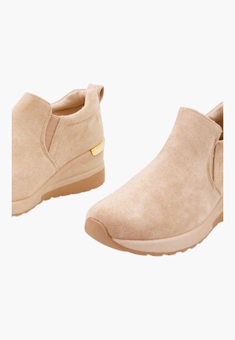 Przedni widok beżowych sneakersów damskich z minimalistycznym designem