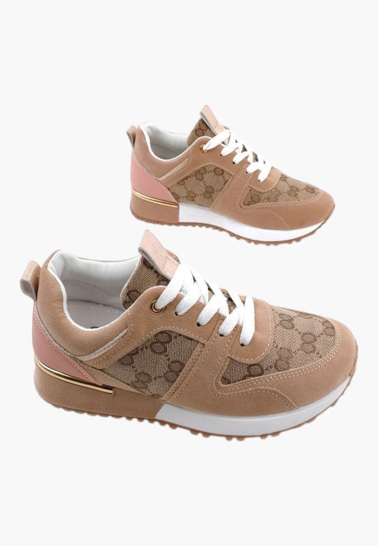 Stylizacja beżowo złotych sneakersów damskich, sznurowane, ekozamszowe.