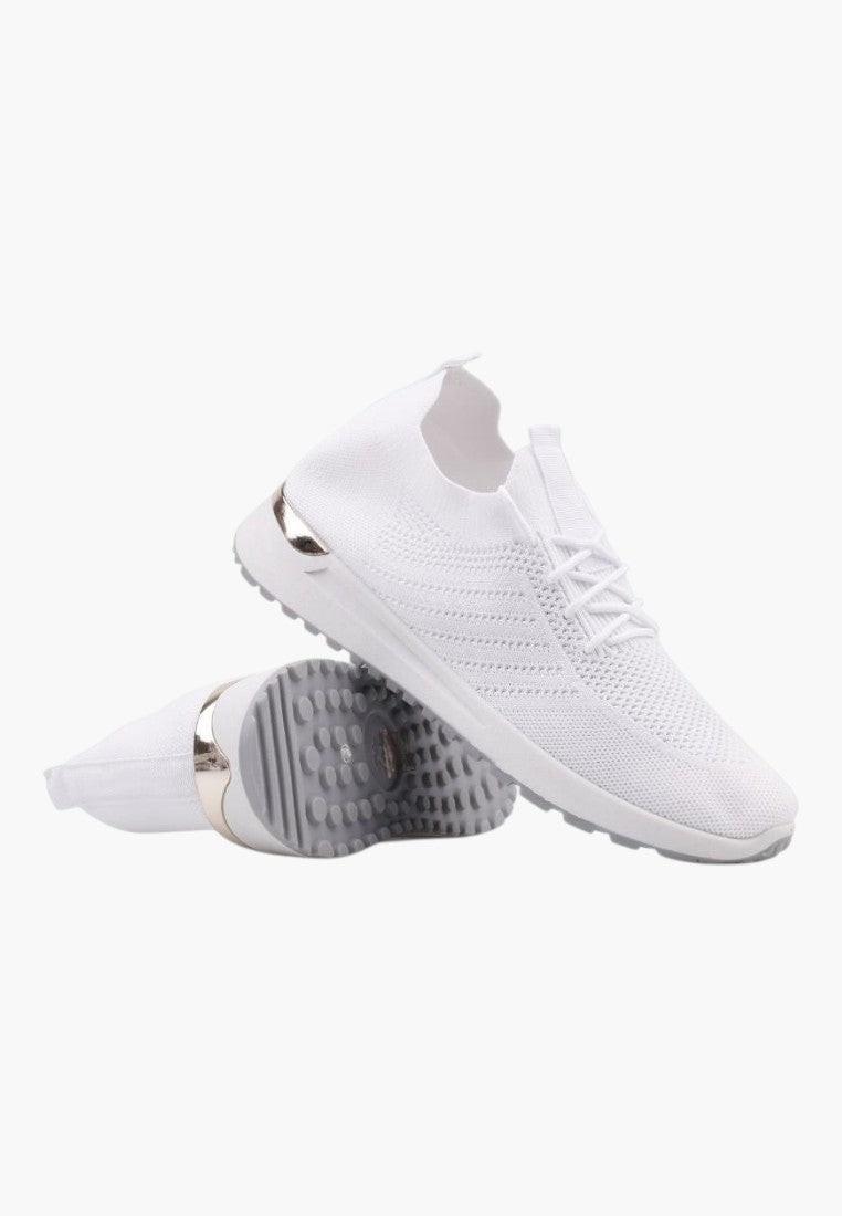 Stylowe białe buty sportowe, wygodne dopasowanie w ujęciu lifestyle.