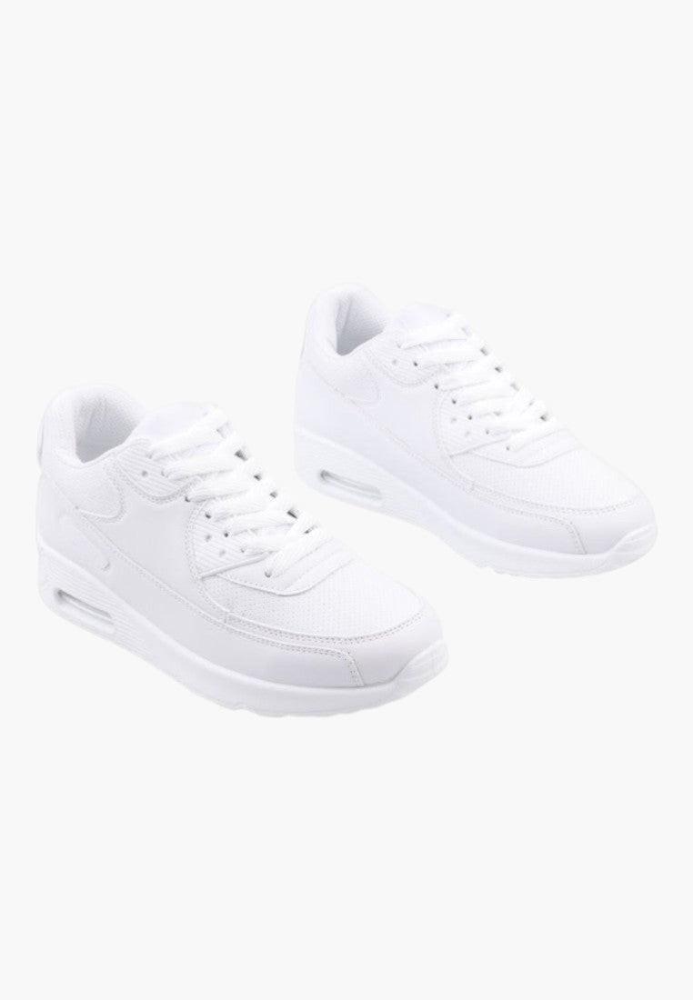 Białe sneakersy z ekoskóry, widok z przodu, sznurowane