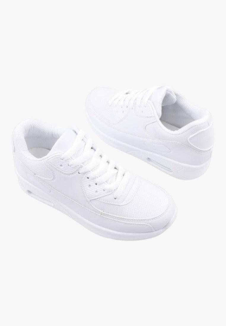 Białe sneakersy z ekoskóry, widok z przodu, sznurowane