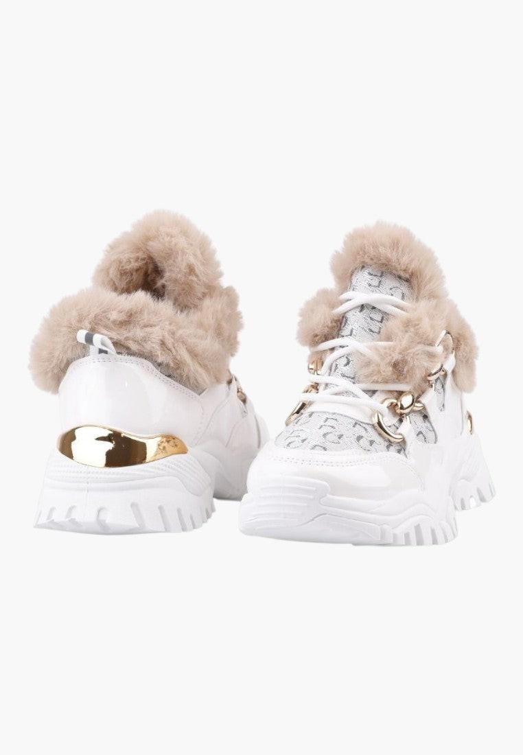 Białe sneakersy damskie z futrzanym kołnierzem, widok z przodu.
