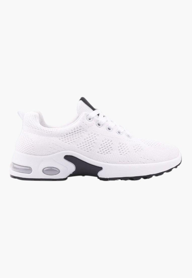 Białe sneakersy damskie z boku, lekkie i elastyczne.