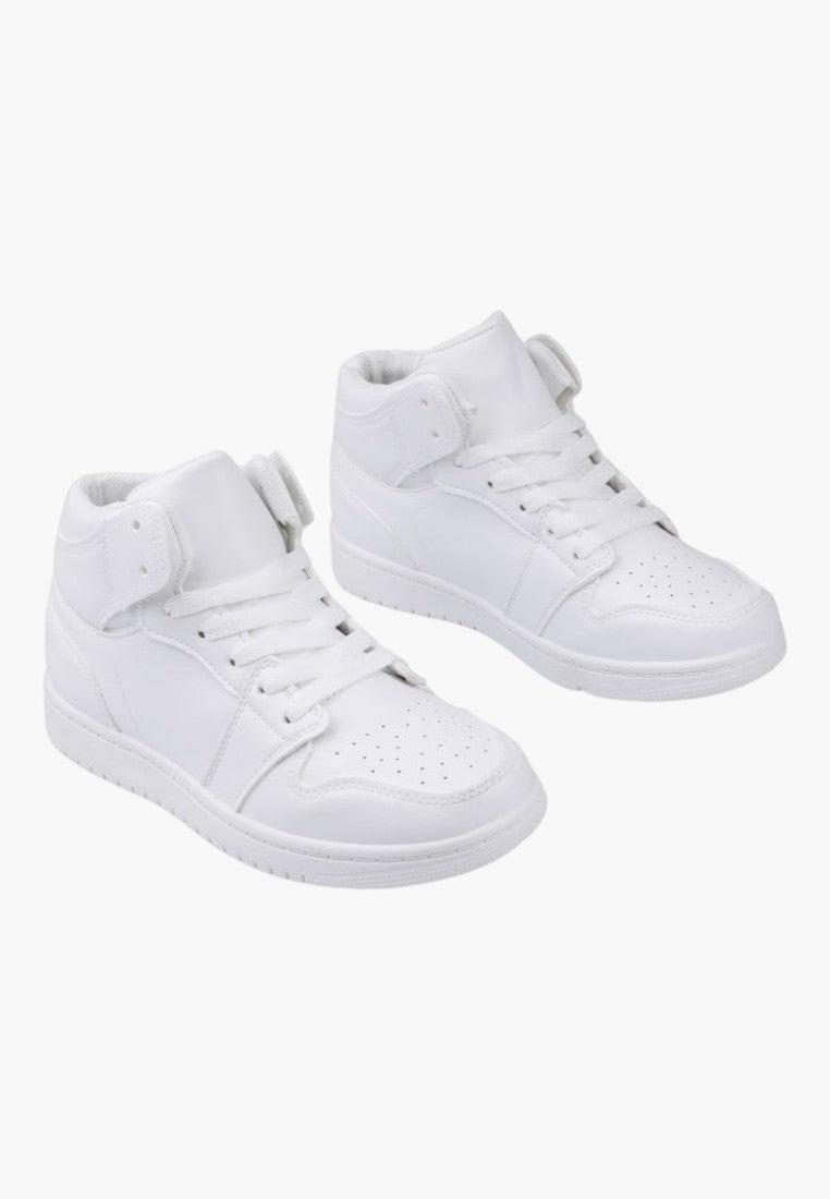 Widok z przodu białych sneakersów damskich z wysoką cholewką i zamkiem błyskawicznym.