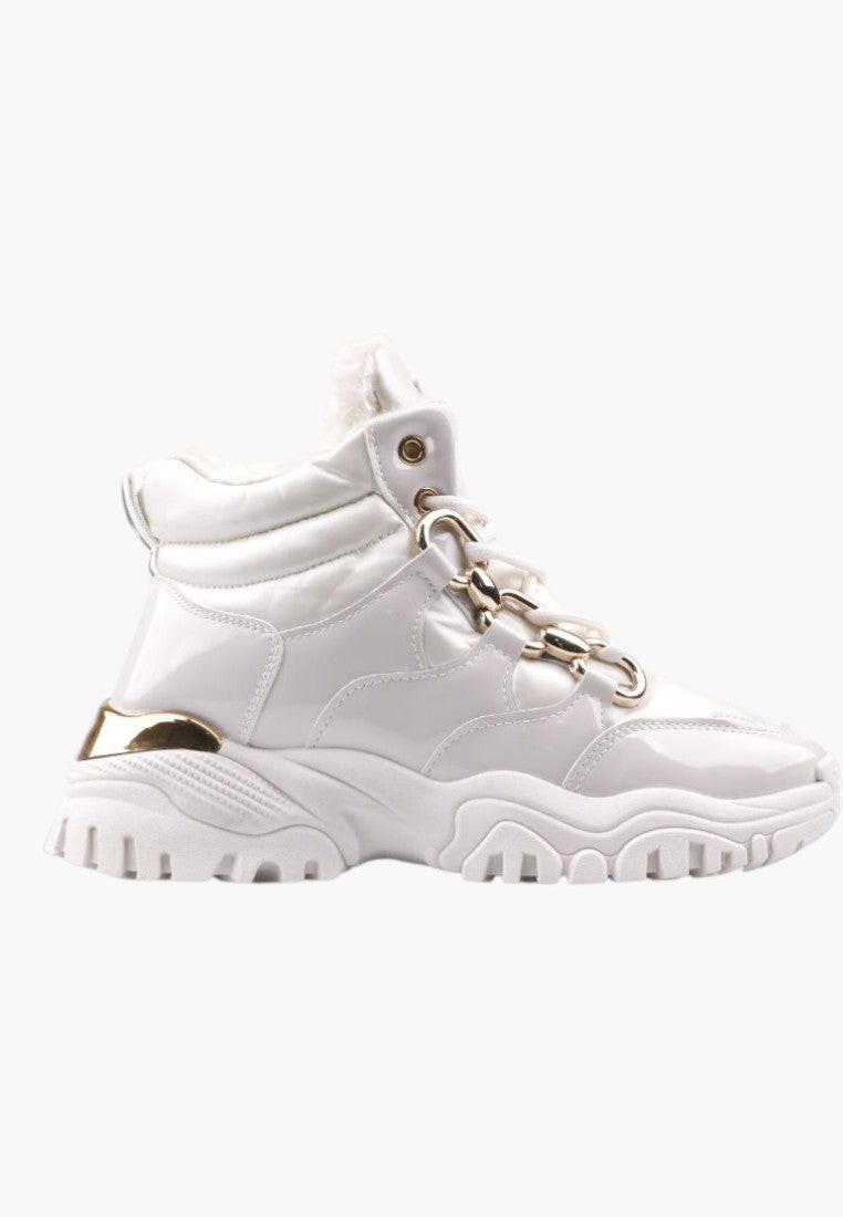 Białe sneakersy damskie wysokie, widok z boku.