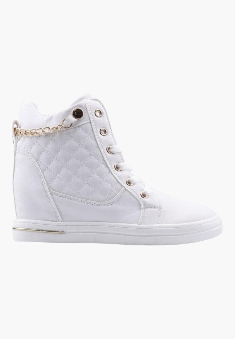 Białe sneakersy damskie z złotymi akcentami, widok z boku
