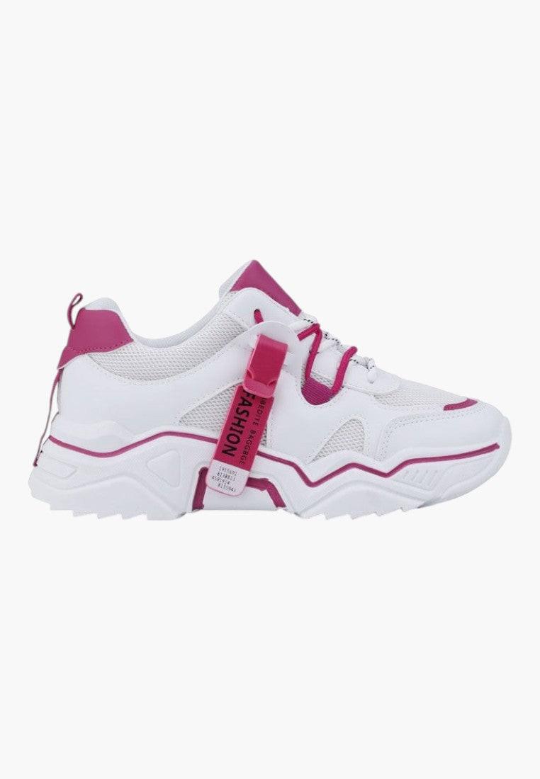 Biało różowe sneakersy z siatkowymi wstawkami, widok z boku