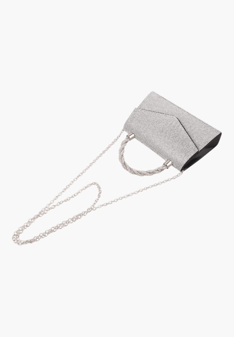 Kopertówka z poliestru z łańcuszkiem, kompaktowy design.