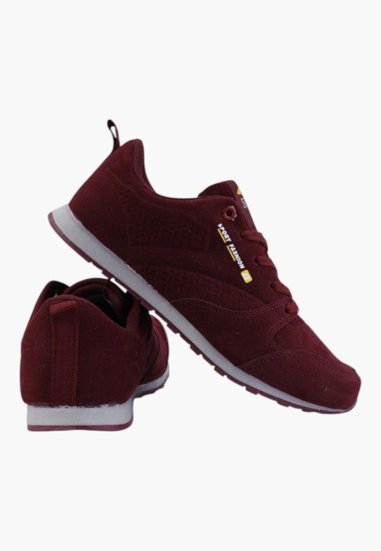 Bordowe buty damskie w stylu casual, widok lifestyle.