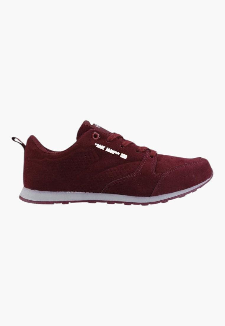 Bordowe buty damskie z lekkiego materiału, widok z boku.