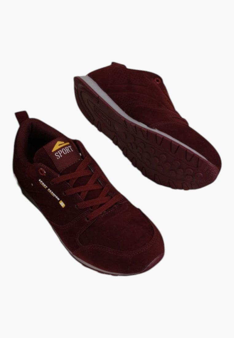 Bordowe buty damskie w stylu slip-on, widok z boku.