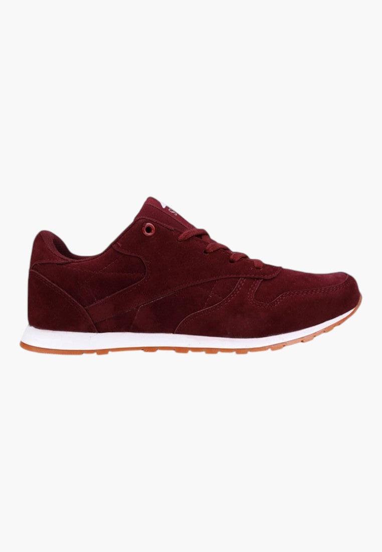 Bordowe buty sportowe damskie z ekozamszu, minimalistyczny design, widok z boku