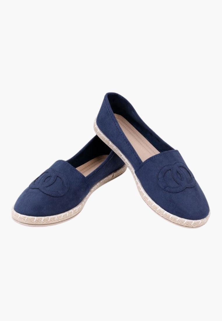 Bordowe espadryle damskie w stylu casual, widok lifestyle.