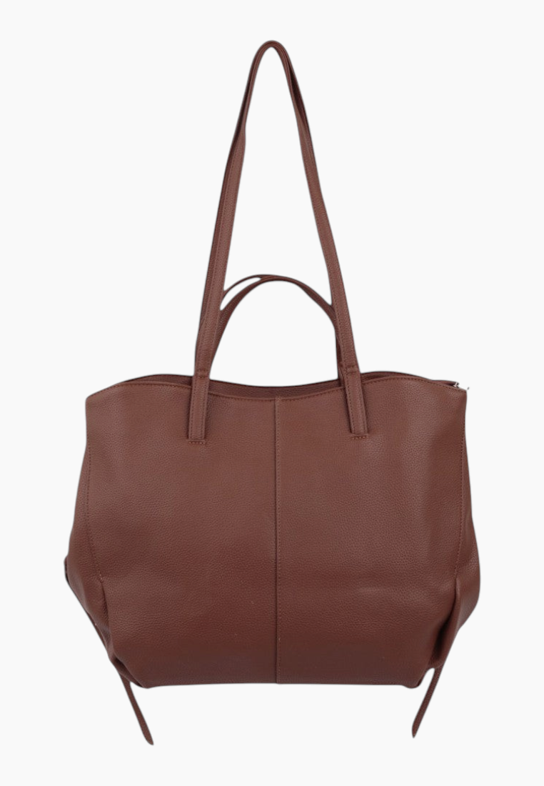 Back view of the brązowa torba typu shopper z zamkiem i dwoma uchwytami.