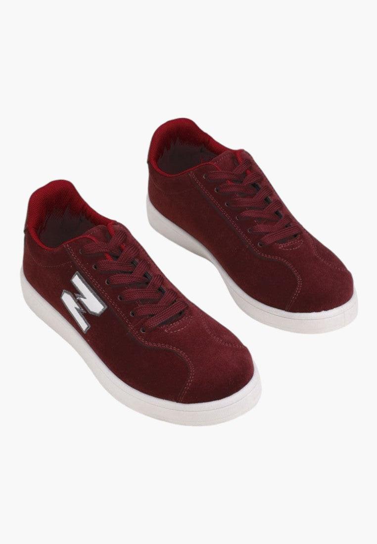Burgundowe buty sportowe z ekozamszu, widok z przodu