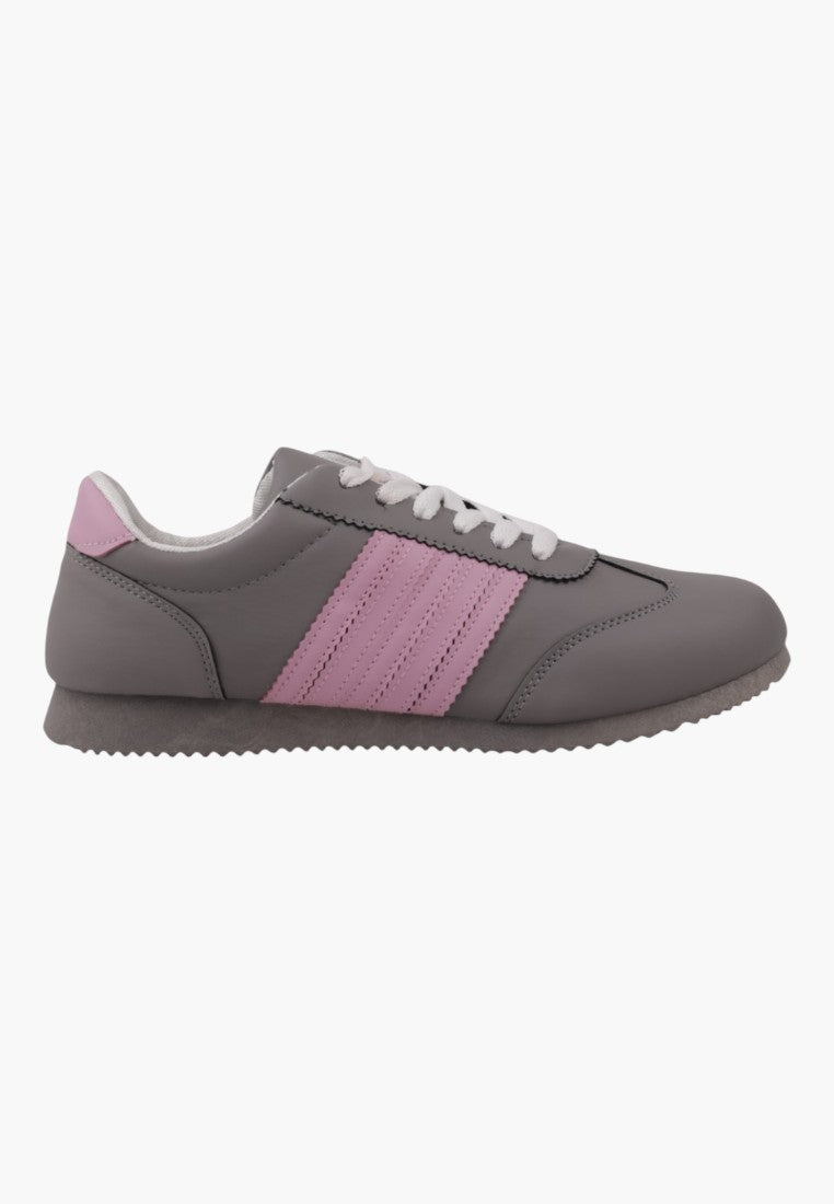 Damskie sneakersy w szarym kolorze, widok z boku.