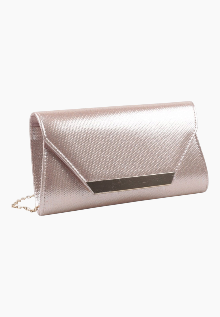 Detail of the pink metallic clutch bag with envelope style on a white background