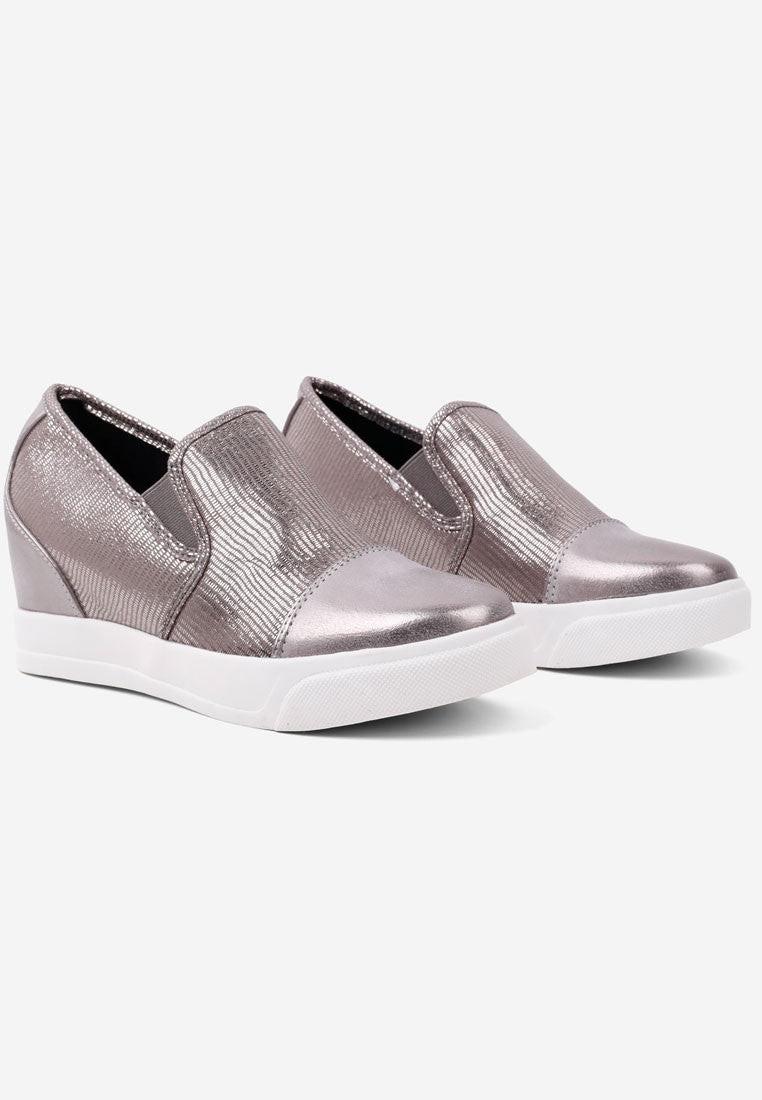 Ciemno szare sneakersy damskie z metalicznym wykończeniem, widok z przodu.