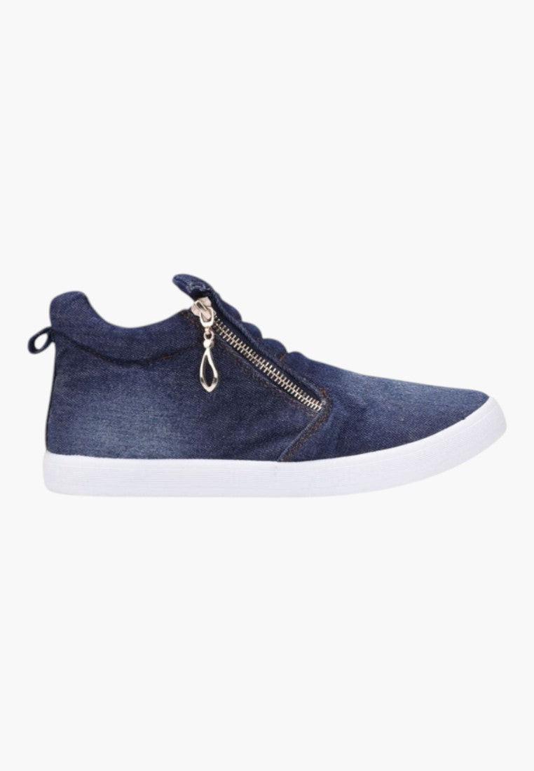 Ciemnoniebieskie trampki damskie w stylu casual, widok lifestyle