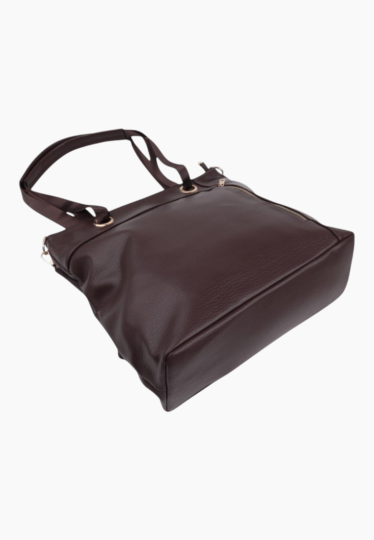 Side view of the brązowa torebka shopper z zamkiem i dwoma uchwytami na białym tle.