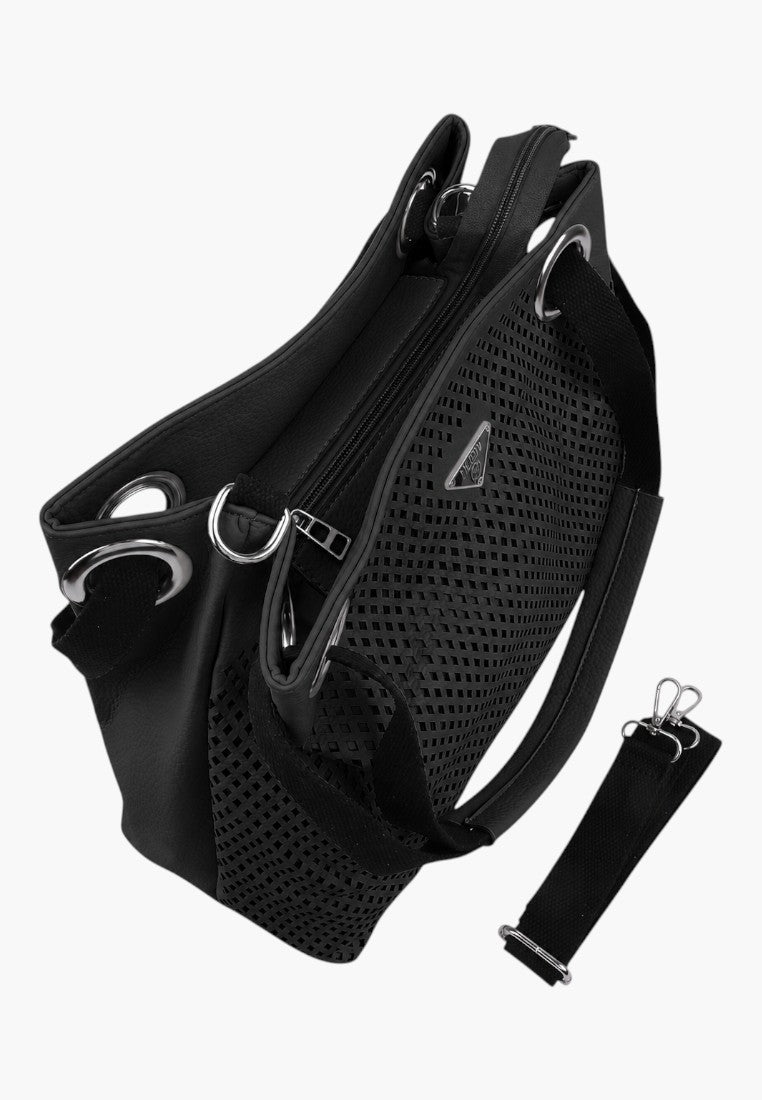Side view of czarnej torebki shopper z regulowanym paskiem i zamkiem błyskawicznym.