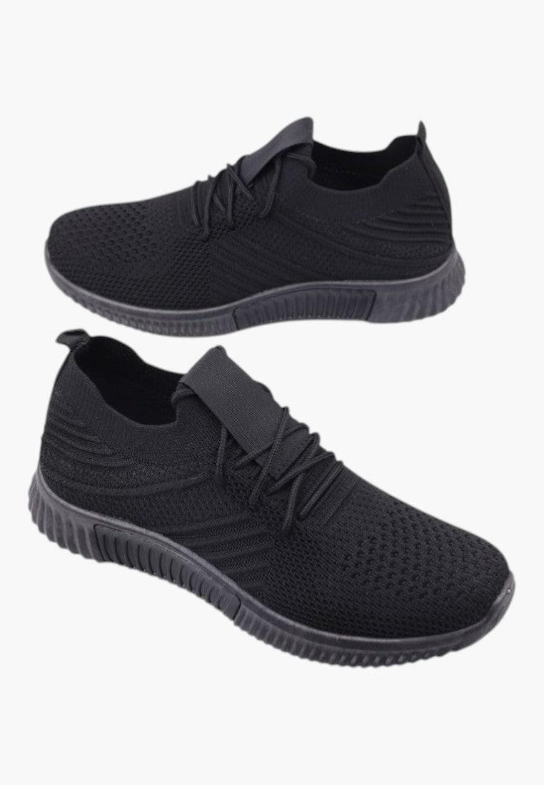 Czarne buty sportowe damskie z okrągłym noskiem, widok z przodu.