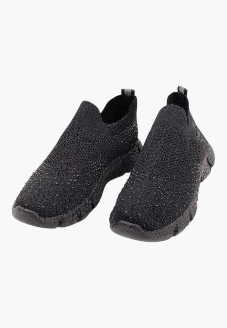 Czarne buty sportowe damskie z tekstylnego materiału, widok z przodu