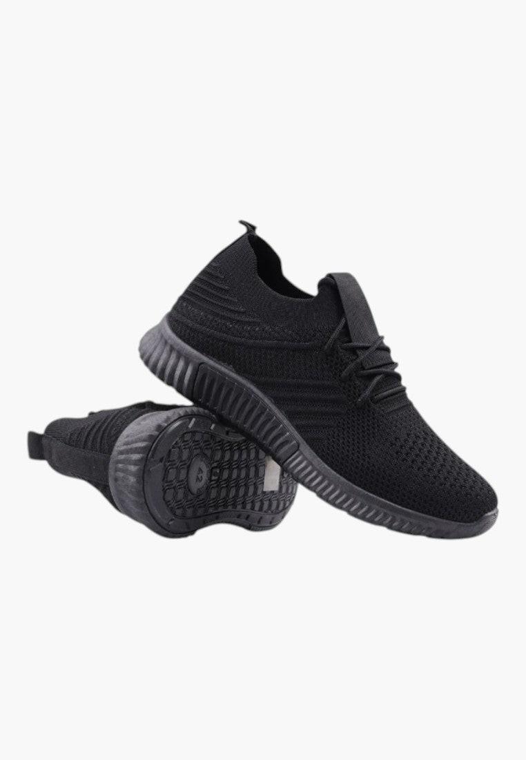 Czarne buty sportowe damskie zbliżenie na detal z wygodną wkładką.